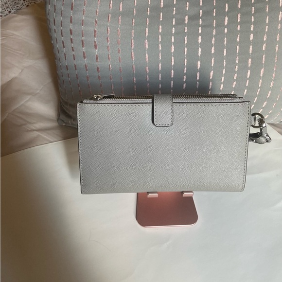 Michael Kors - NWOT - Double Zip Pebble Leather Phone Wristlet - Gray - Picture 3 of 3
